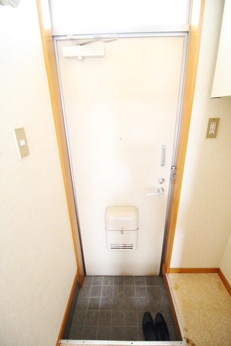 物件内観写真9　(玄関)