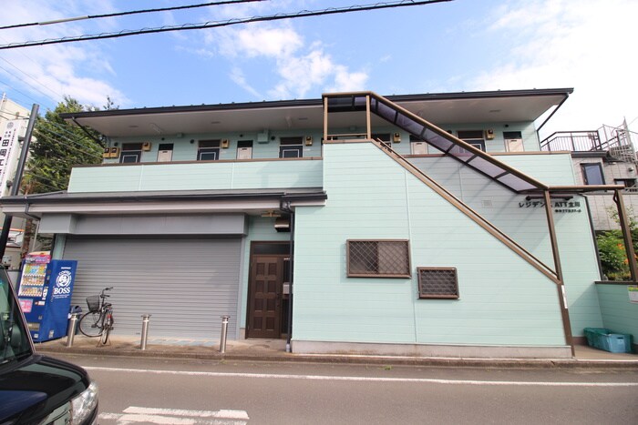 物件外観写真3　(エントランス部分)