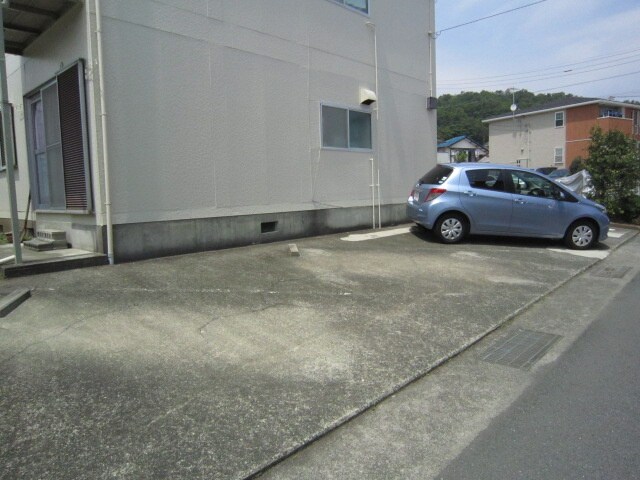 物件外観写真3　(駐車場)