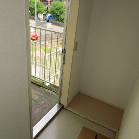 物件内観写真12　(玄関)