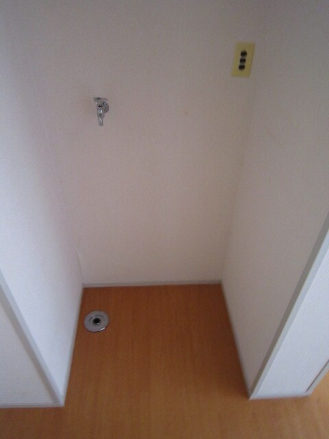 物件内観写真12　(洗濯機置場)