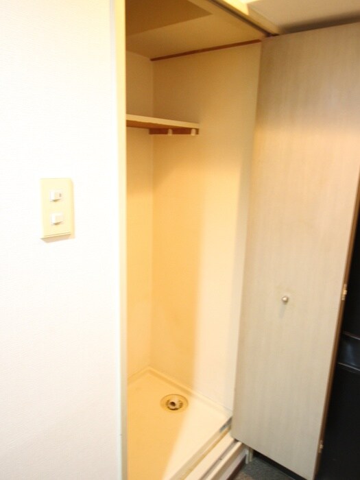 物件内観写真12　(洗濯機置場)