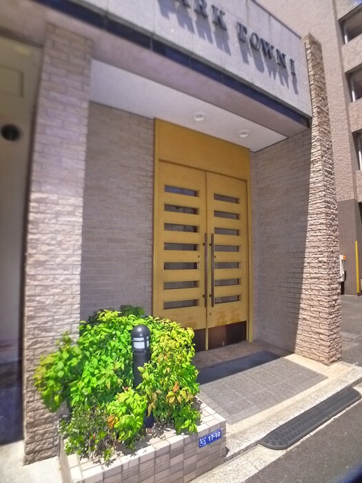 物件外観写真4　(エントランス部分)