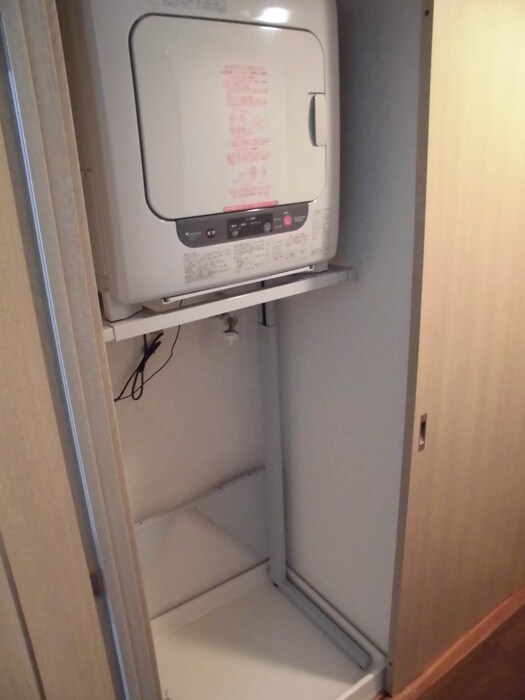 物件内観写真13　(洗濯機置場)