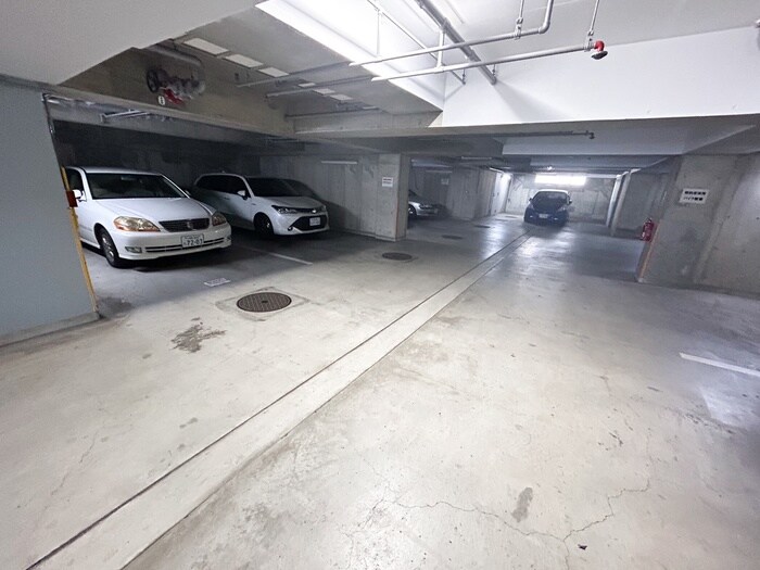 物件外観写真2　(駐車場)