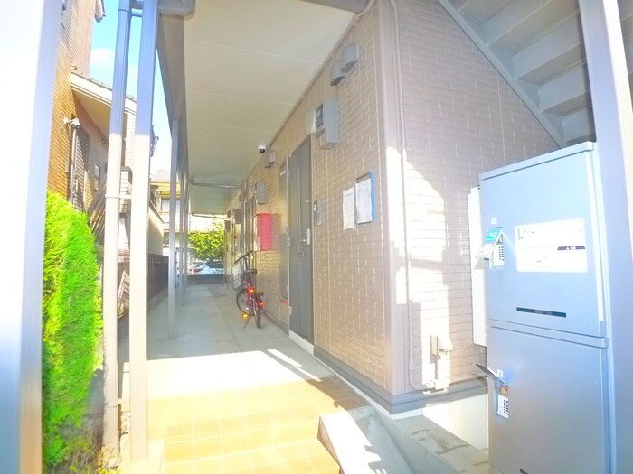 物件外観写真6　(エントランス部分)