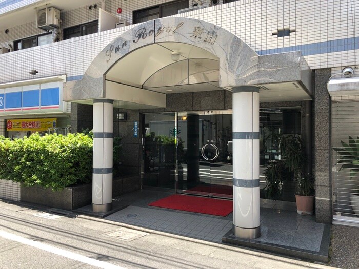 物件外観写真4　(エントランス部分)