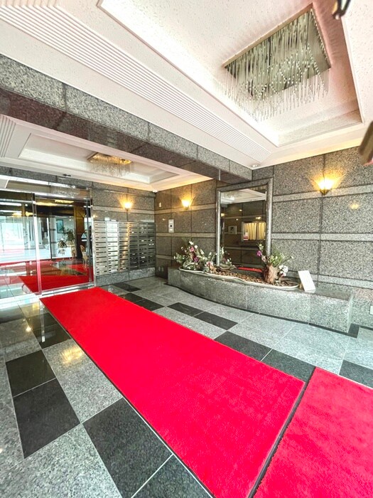 物件外観写真5　(エントランス部分)