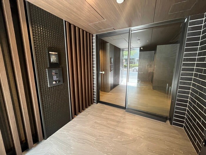 物件外観写真4　(エントランス部分)