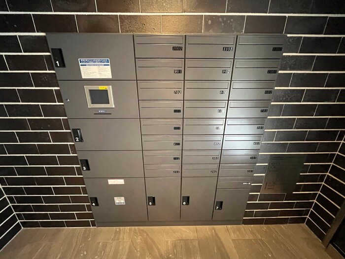 物件外観写真5　(エントランス部分)