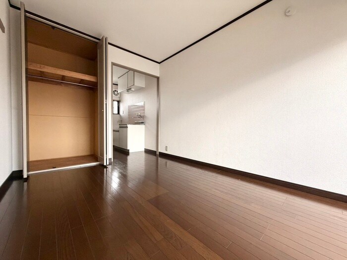 物件内観写真3　(居室)