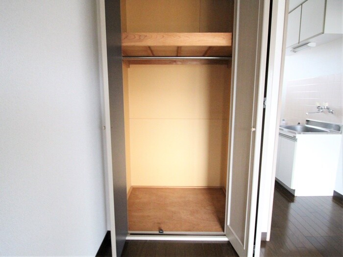 物件内観写真4　(収納)