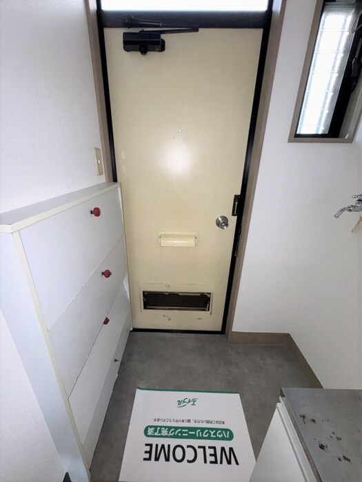 物件内観写真10　(玄関)
