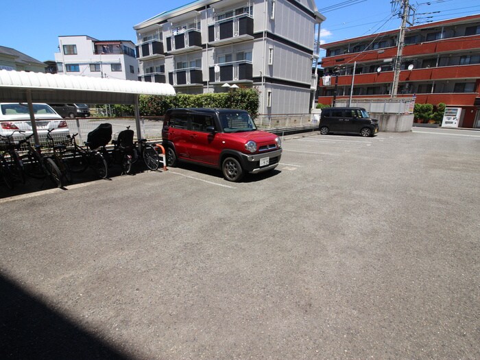 物件外観写真2　(駐車場)