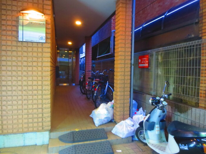 物件外観写真4　(エントランス部分)