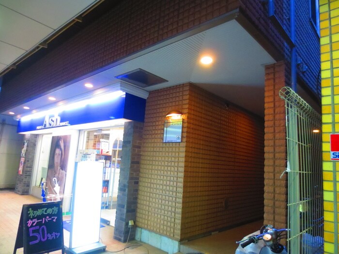 物件外観写真5　(エントランス部分)