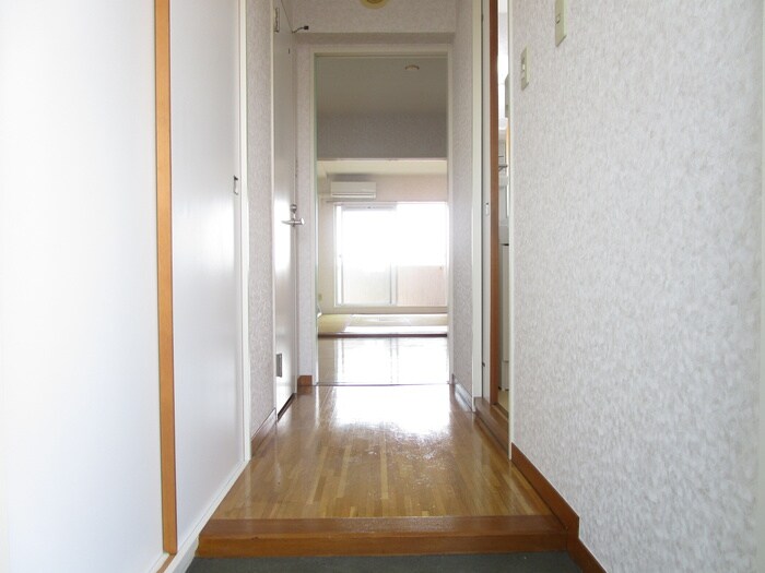 物件内観写真7　(玄関)