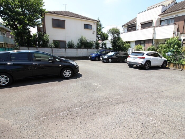 物件外観写真3　(駐車場)