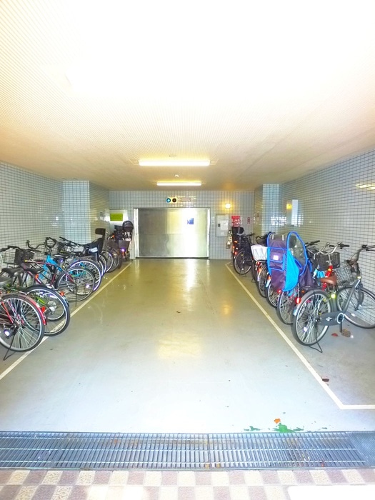 物件外観写真3　(駐輪場)