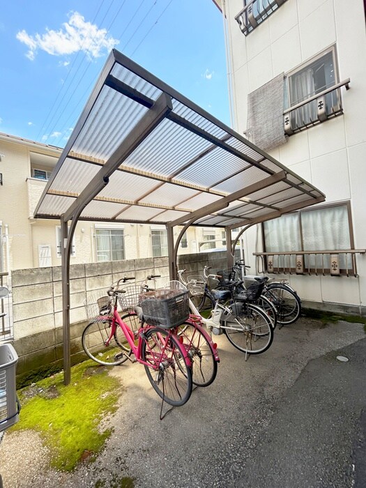 物件外観写真5　(駐輪場)
