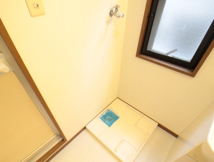 物件内観写真11　(洗濯機置場)