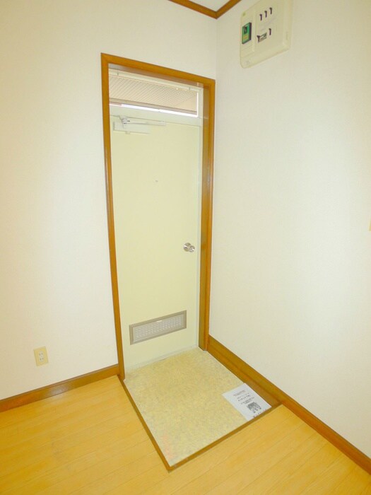 物件内観写真13　(玄関)