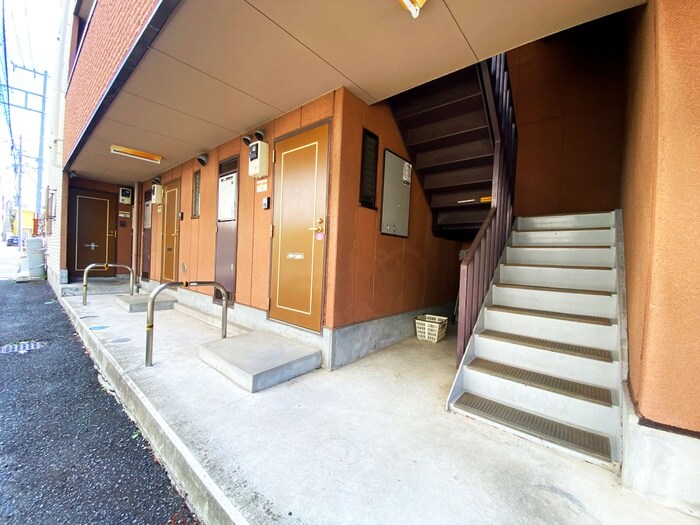 物件外観写真3　(エントランス部分)