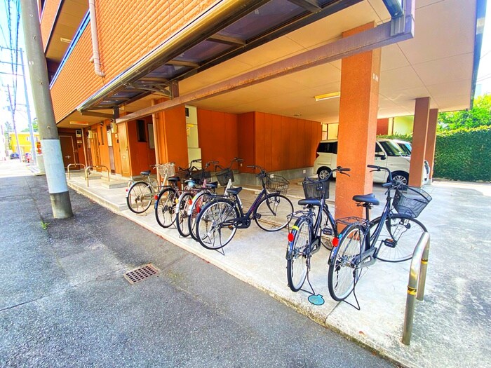 物件外観写真5　(駐輪場)