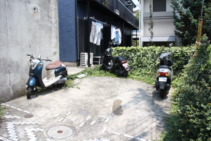 物件外観写真4　(駐輪場)