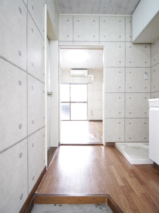 物件内観写真10　(玄関)