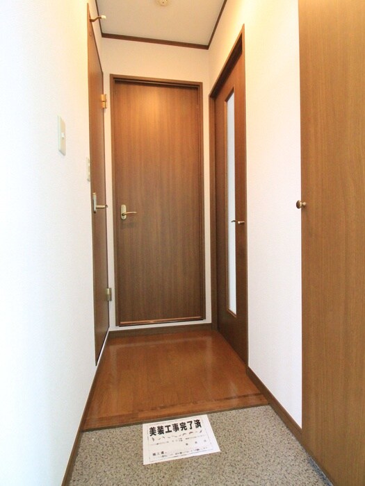 物件内観写真8　(玄関)