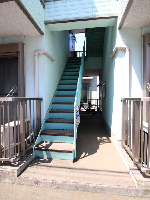 物件外観写真3　(エントランス部分)