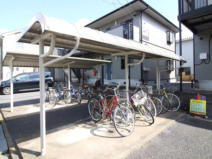 物件外観写真4　(駐輪場)