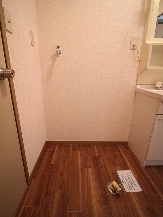 物件内観写真17　(洗濯機置場)