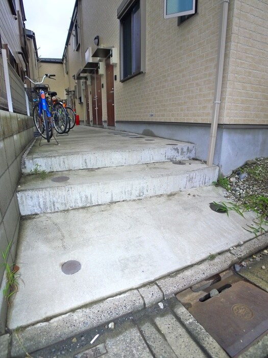 物件外観写真3　(エントランス部分)