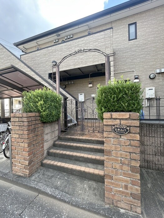 物件外観写真3　(エントランス部分)