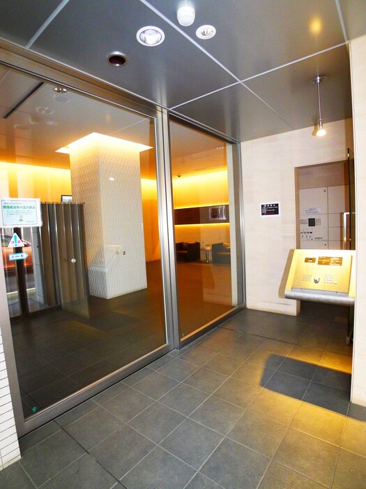 物件外観写真2　(エントランス部分)