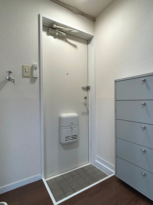 物件内観写真8　(玄関)