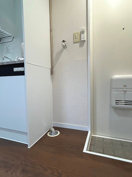 物件内観写真10　(洗濯機置場)