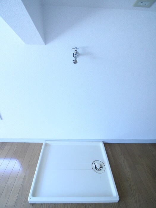 物件内観写真15　(洗濯機置場)