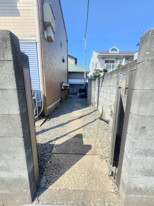 物件外観写真3　(エントランス部分)