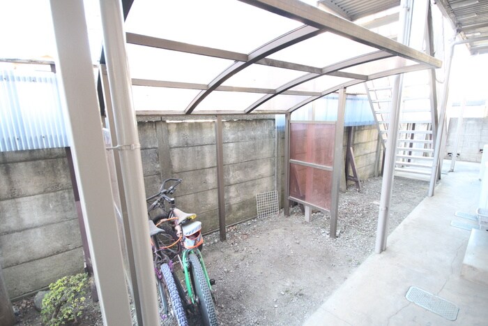 物件外観写真4　(駐輪場)