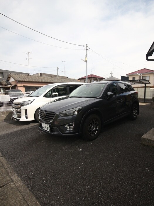 物件外観写真3　(駐車場)