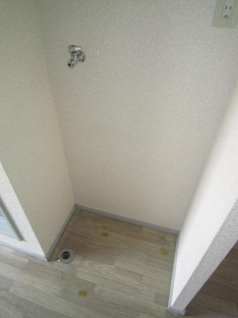 物件内観写真11　(洗濯機置場)