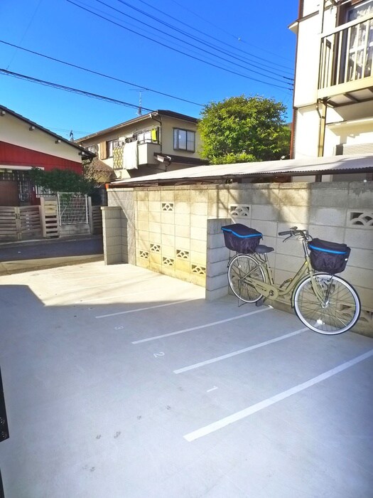 物件外観写真5　(駐輪場)