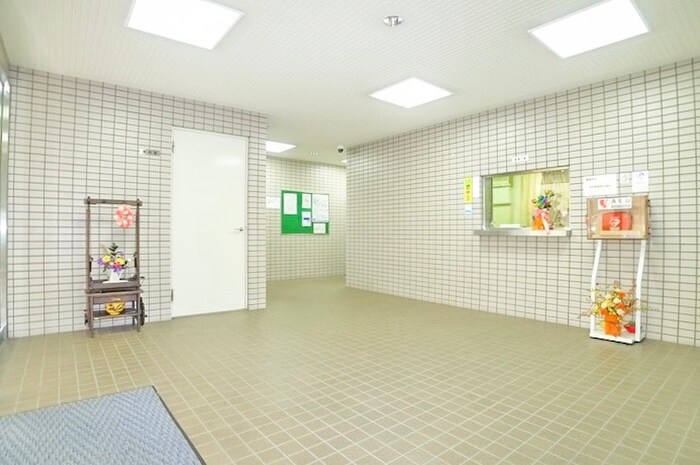 物件外観写真4　(エントランス部分)