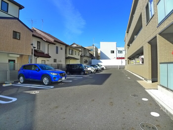 物件外観写真3　(駐車場)