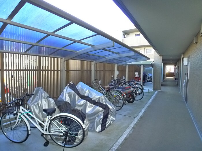 物件外観写真5　(駐輪場)