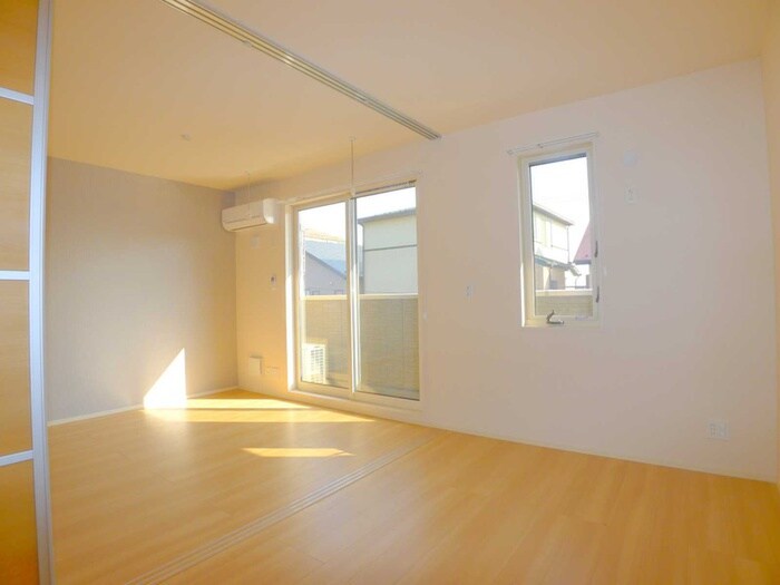 物件内観写真11　(室内からの展望)