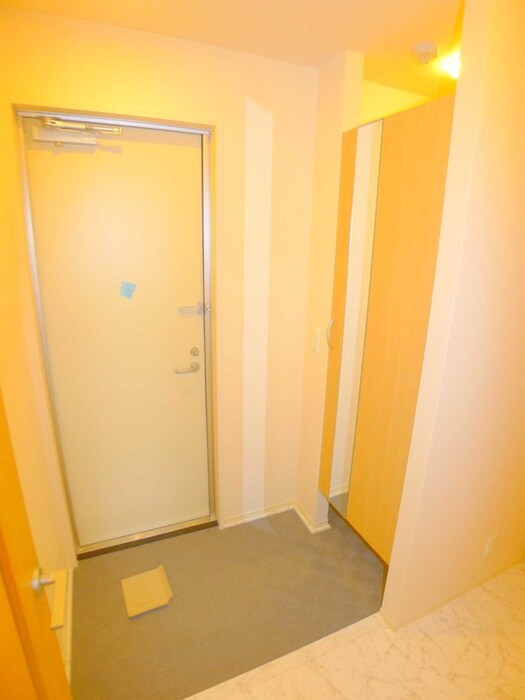 物件内観写真16　(玄関)